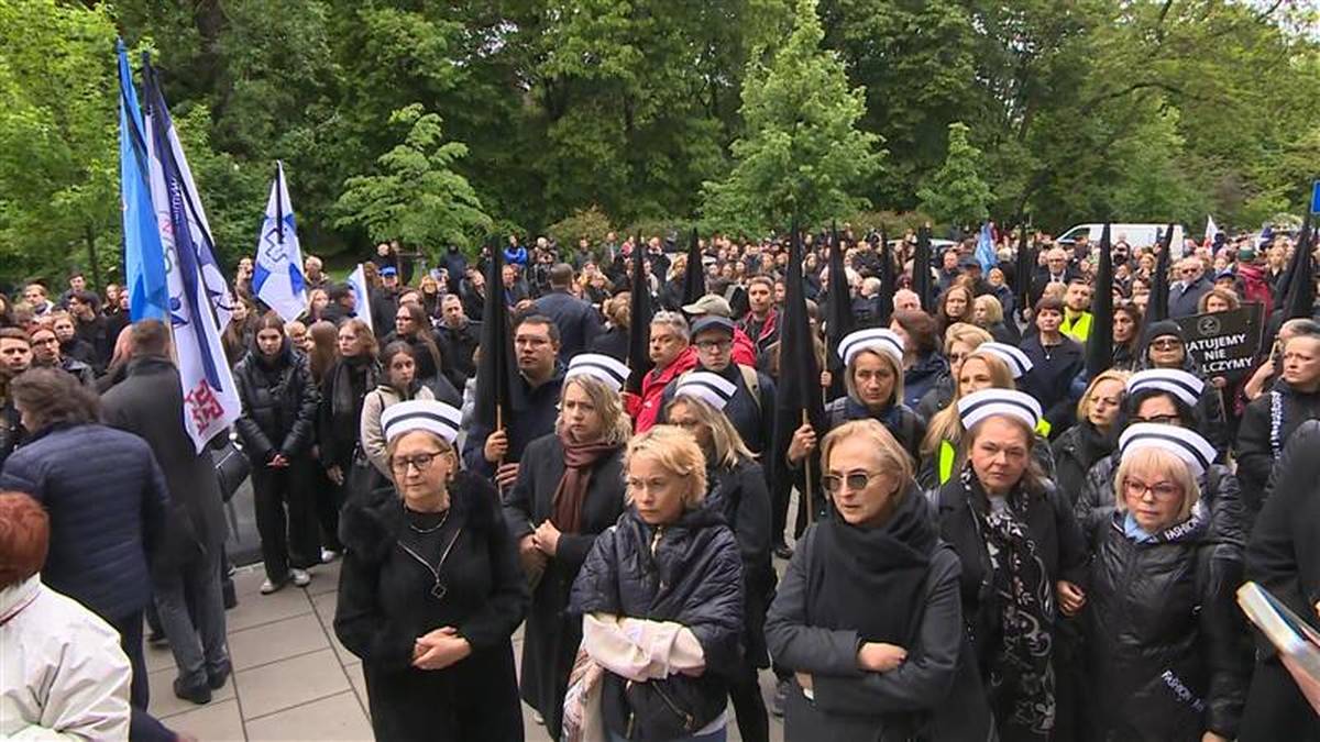 Medycy wyszli na ulice Warszawy. Wzięli udział w Marszu Milczenia