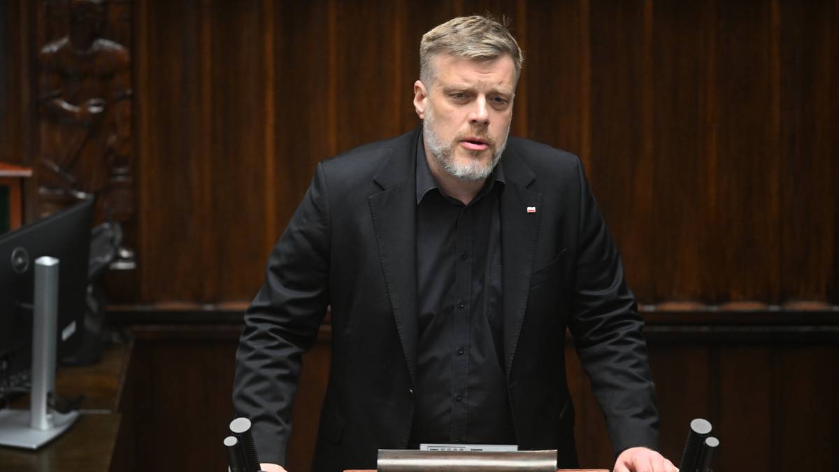 Spekulacje o ministerstwie dla Adriana Zandberga. Jasna deklaracja partii Razem