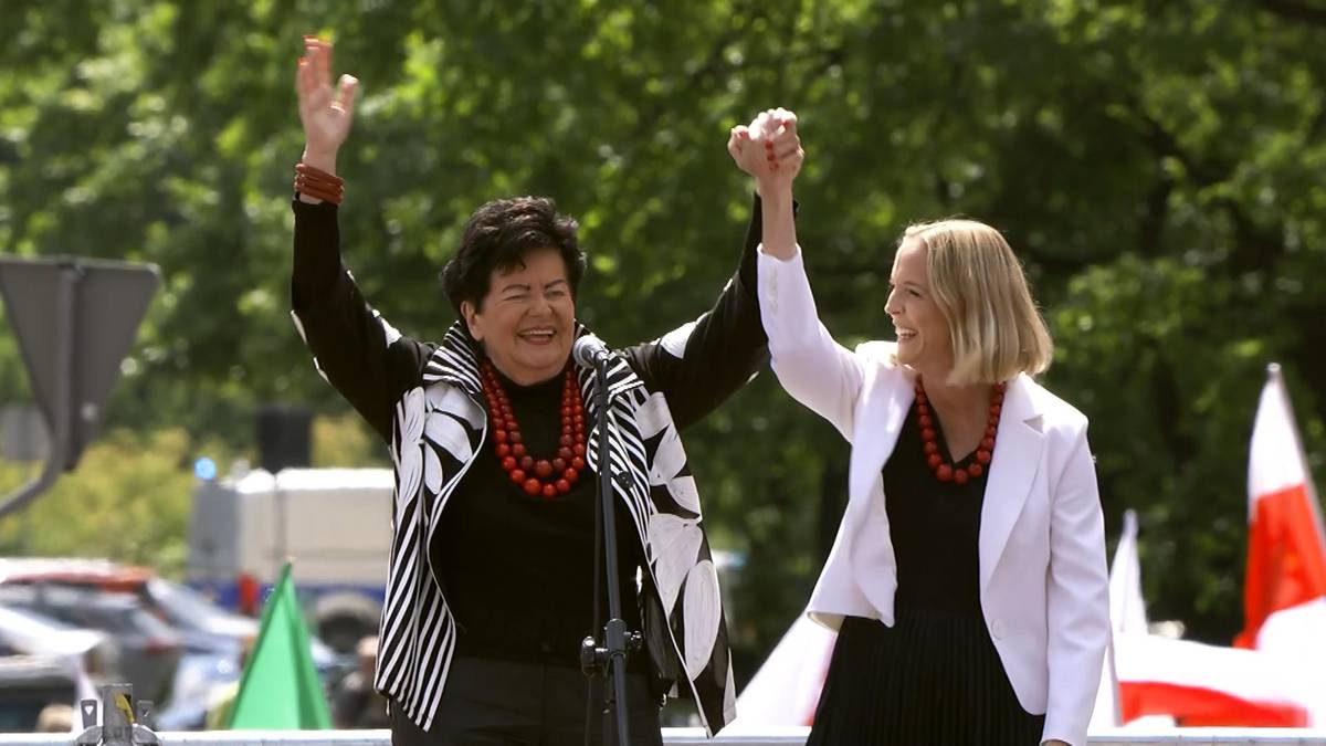 Joanna Senyszyn skradła show na marszu. Przekazała "insygnia imperatorki"