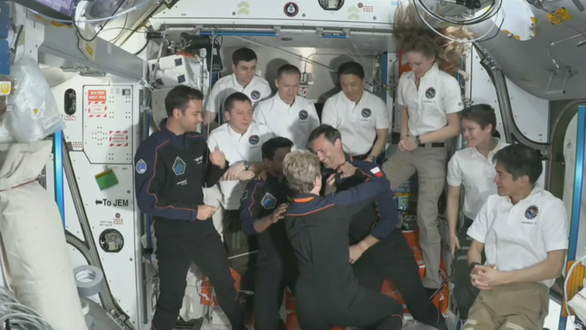 Powitanie astronautów na Międzynarodowej Stacji Kosmicznej. Polak otrzymał odznakę