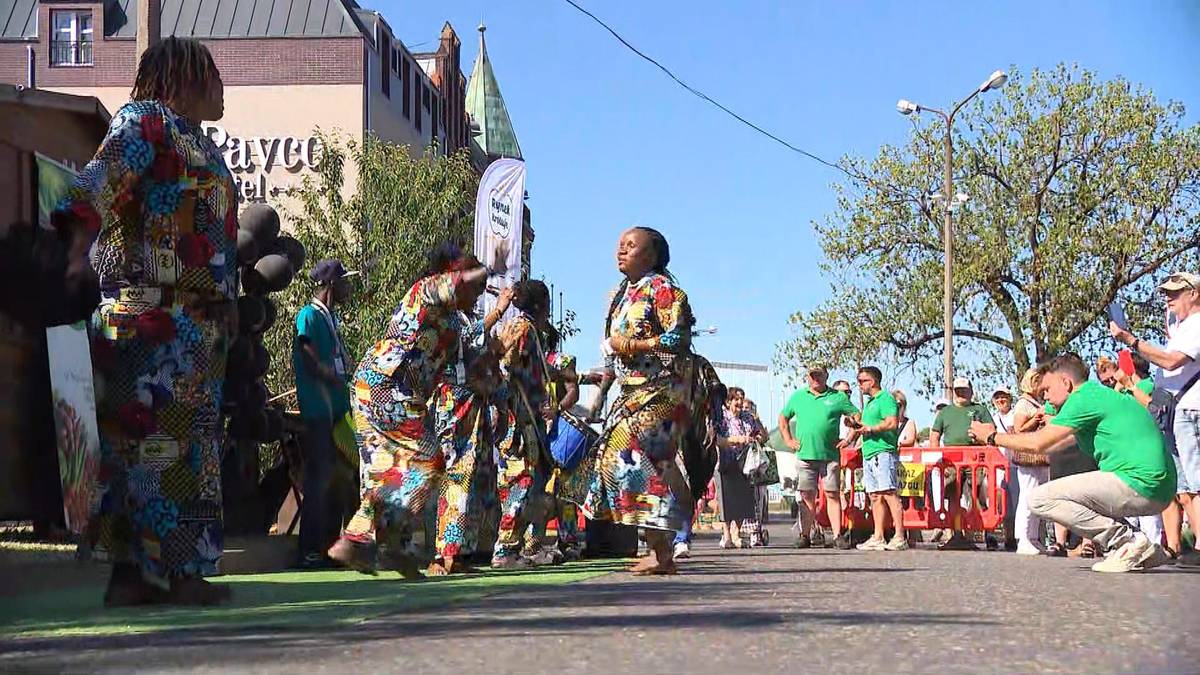 Tancerze z Senegalu wzięci za migrantów. Politycy skasowali wpisy