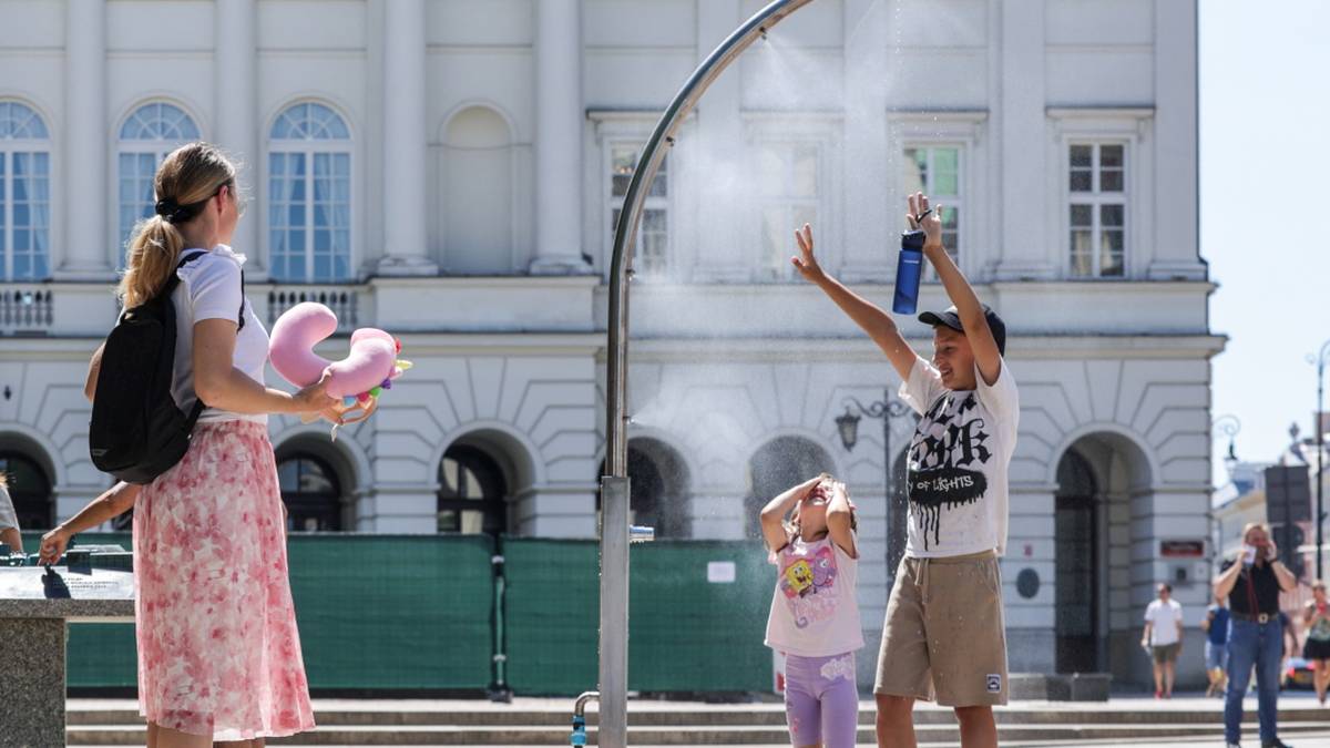 Fala upałów w stolicy. Wydano ostrzeżenie meteorologiczne drugiego stopnia