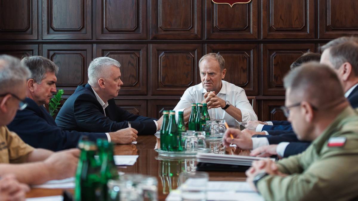 Premier Donald Tusk zdecydował ws. pożaru w Ząbkach. "Uruchomienie specjalnych środków"