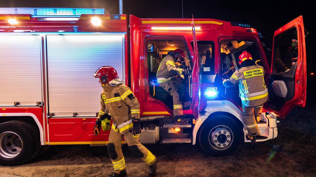 Spory pożar hali na Mazowszu. Niemal 100 strażaków w akcji