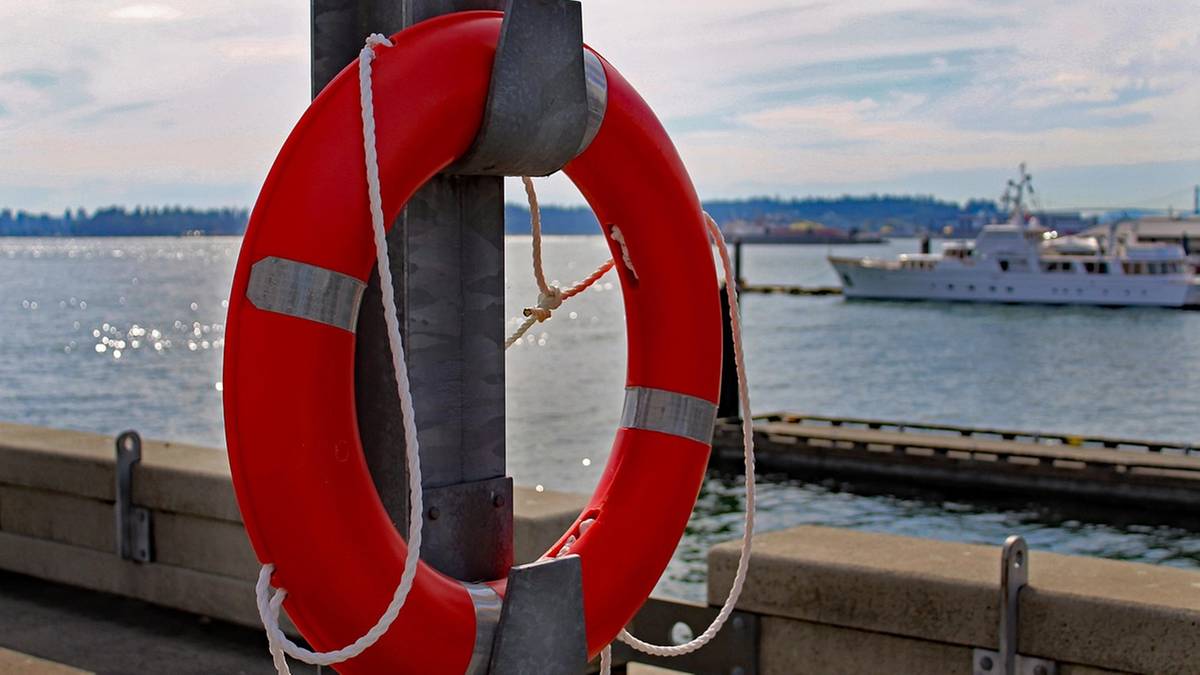 Czerwone flagi na kilku kąpieliskach. Sinice i bakterie E. coli wiadomości,aktualności,Polsat News Czerwone flagi na kilku kąpieliskach. Sinice i bakterie E. coli
