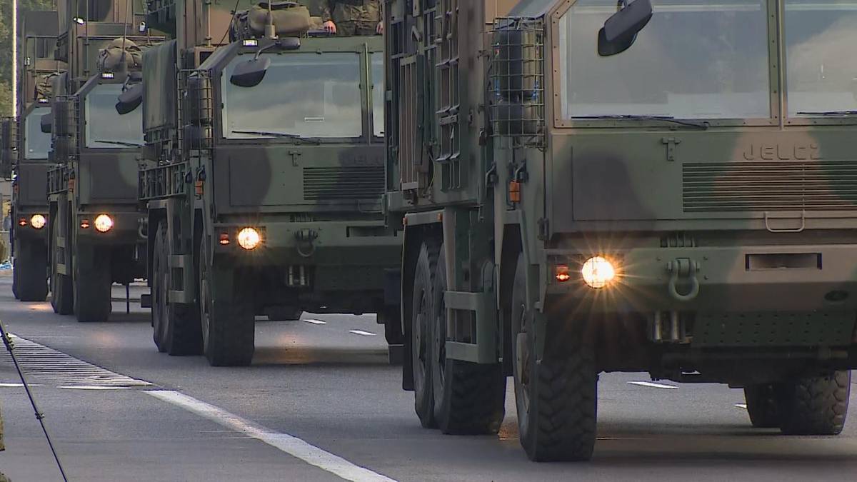 Kolumny wojskowe na ulicach polskich miast. Jest apel Dowództwa Generalnego RSZ