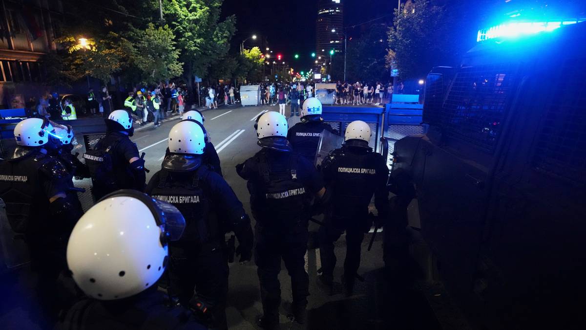 Iskrzy na Bałkanach. "Są na krawędzi wojny domowej"