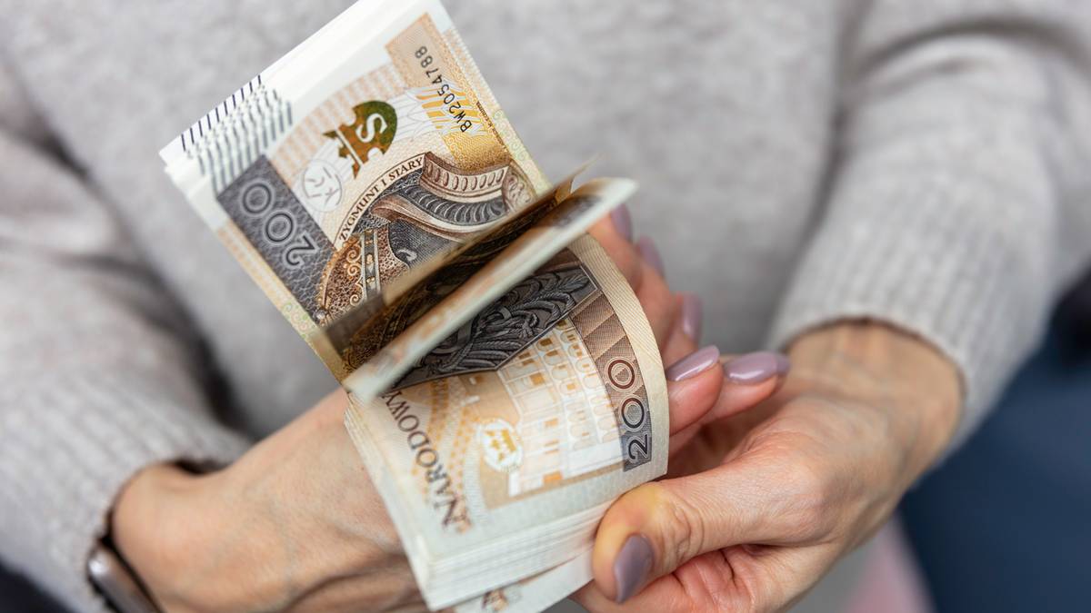 ZUS wypłaca rentę wdowią. Jeden z wariantów cieszy się dużą popularnością wiadomości,aktualności,Polsat News ZUS wypłaca rentę wdowią. Jeden z wariantów cieszy się dużą popularnością