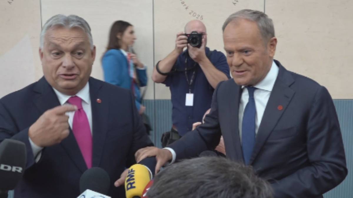 Nietypowa sytuacja na konferencji. Orban nagle podszedł do Tuska