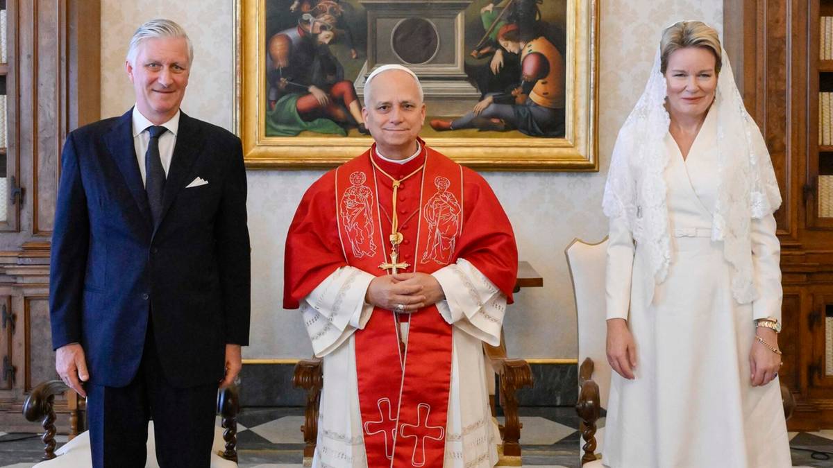 Kto może się ubrać na biało na wizytę u papieża? Przywilej dla siedmiu kobiet na świecie