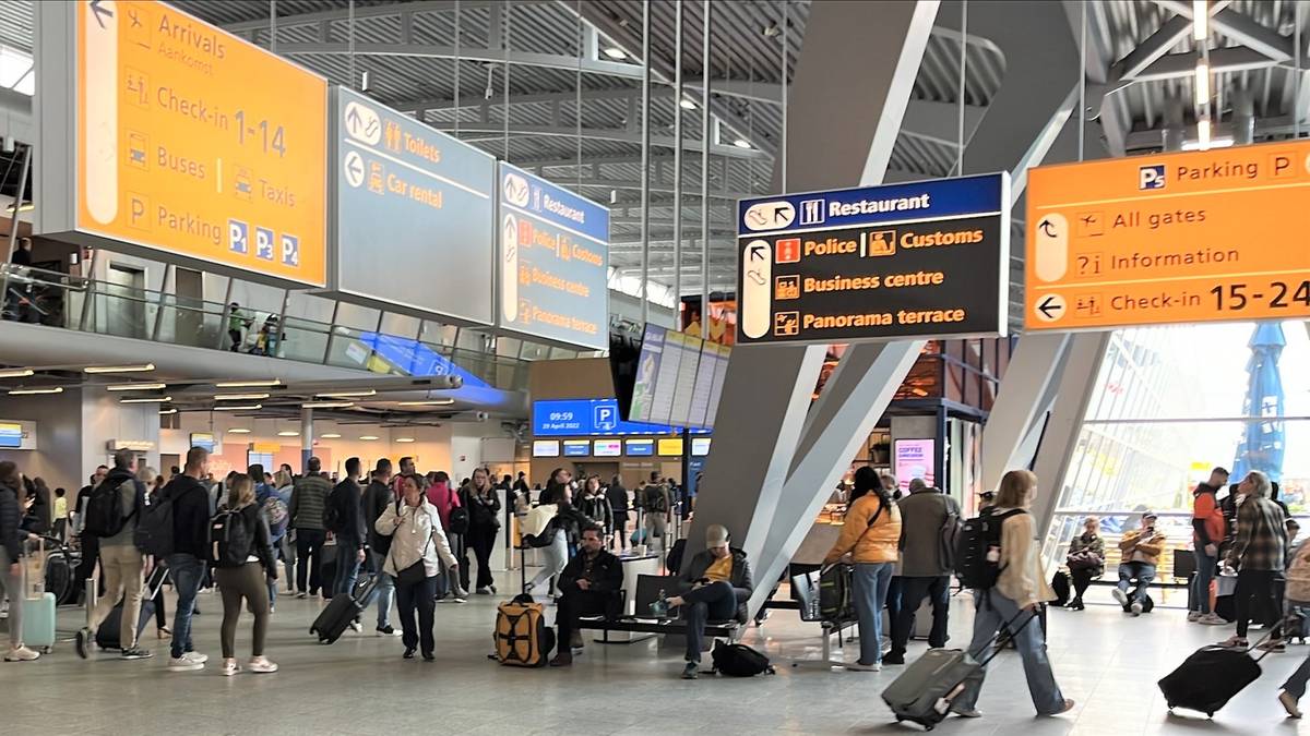 Kilkadziesiąt pasażerów utknęło na holenderskim lotnisku. Loty wstrzymane po zaobserwowaniu dronów