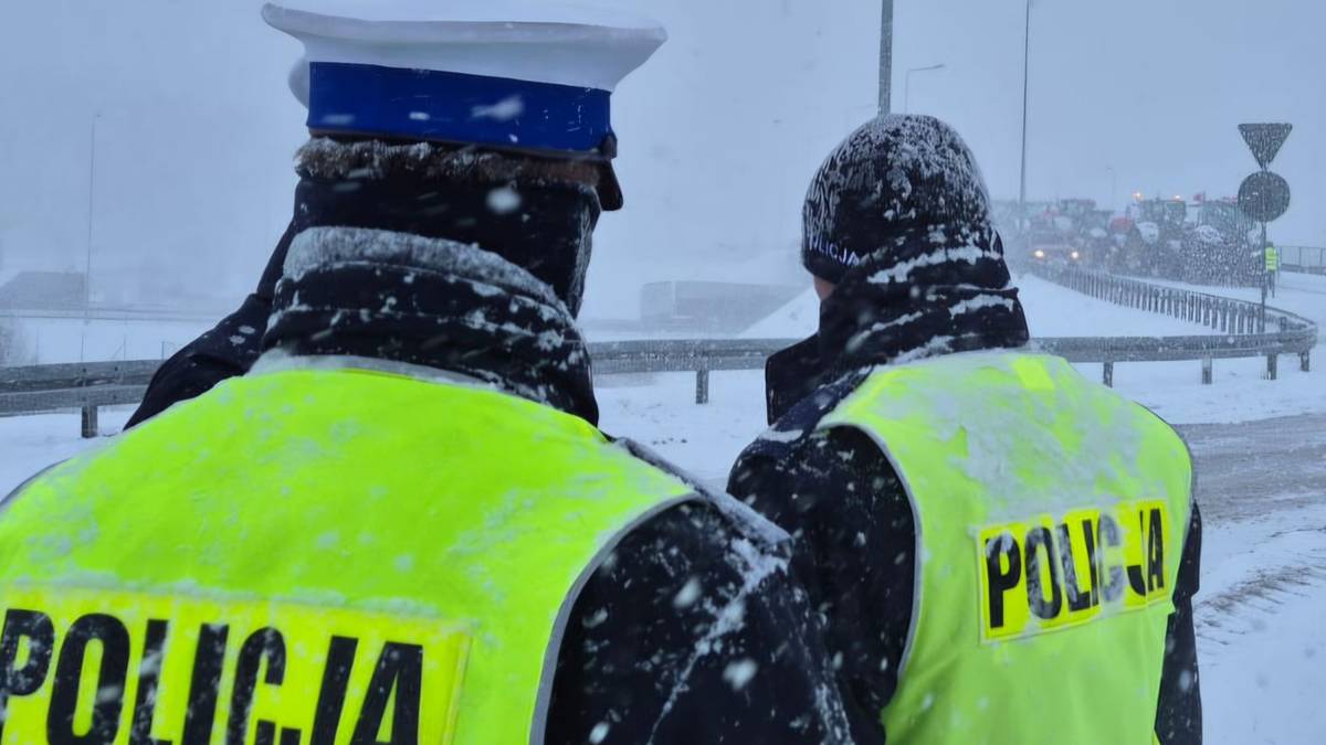 Atak zimy na Warmii i Mazurach. Blokada dróg, tysiące osób bez prądu