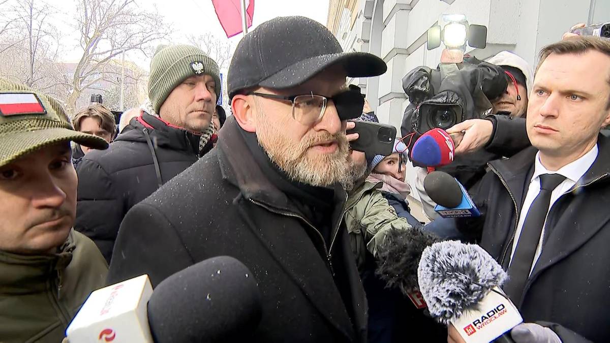 Grzegorz Braun stawił się w prokuraturze. "Akt bezczelnego bezprawia"