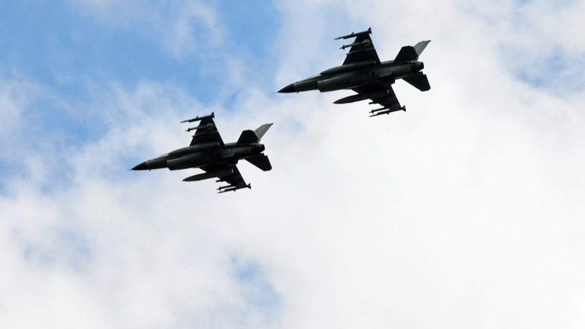 Tajemnicza eskadra F-16. Media: Piloci z USA i Holandii nad Kijowem