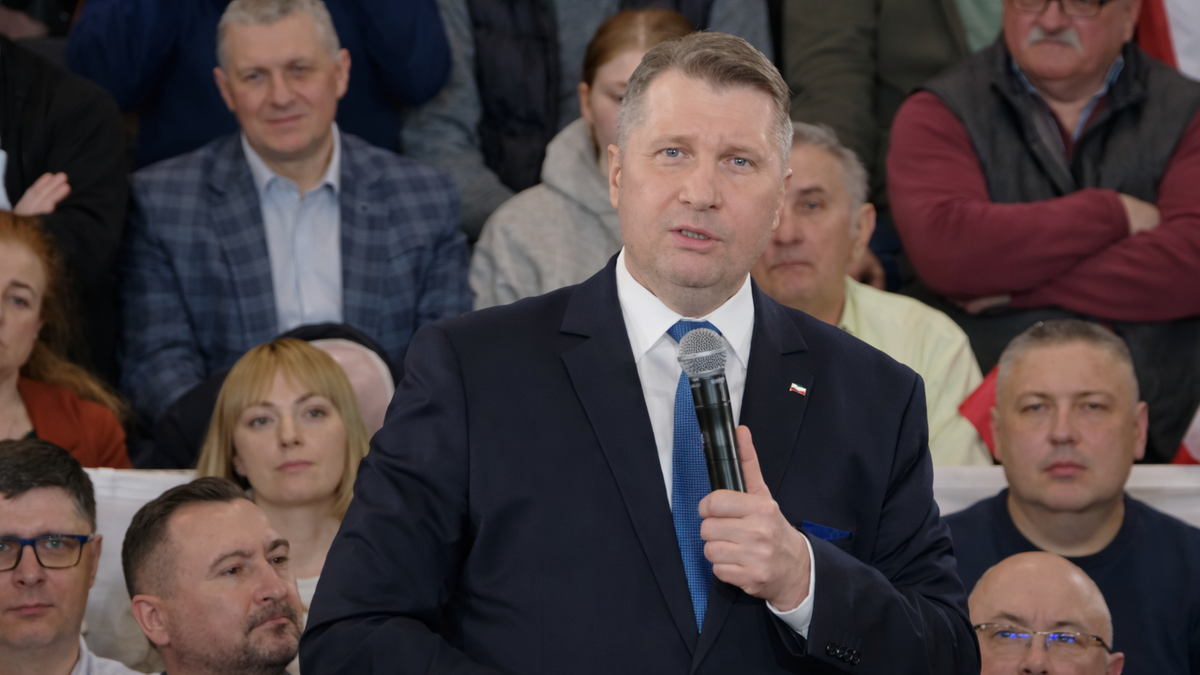 Czarnek pyta Tuska o telefony z zagranicy ws. SAFE. "Kolego, kto do ciebie dzwoni?"