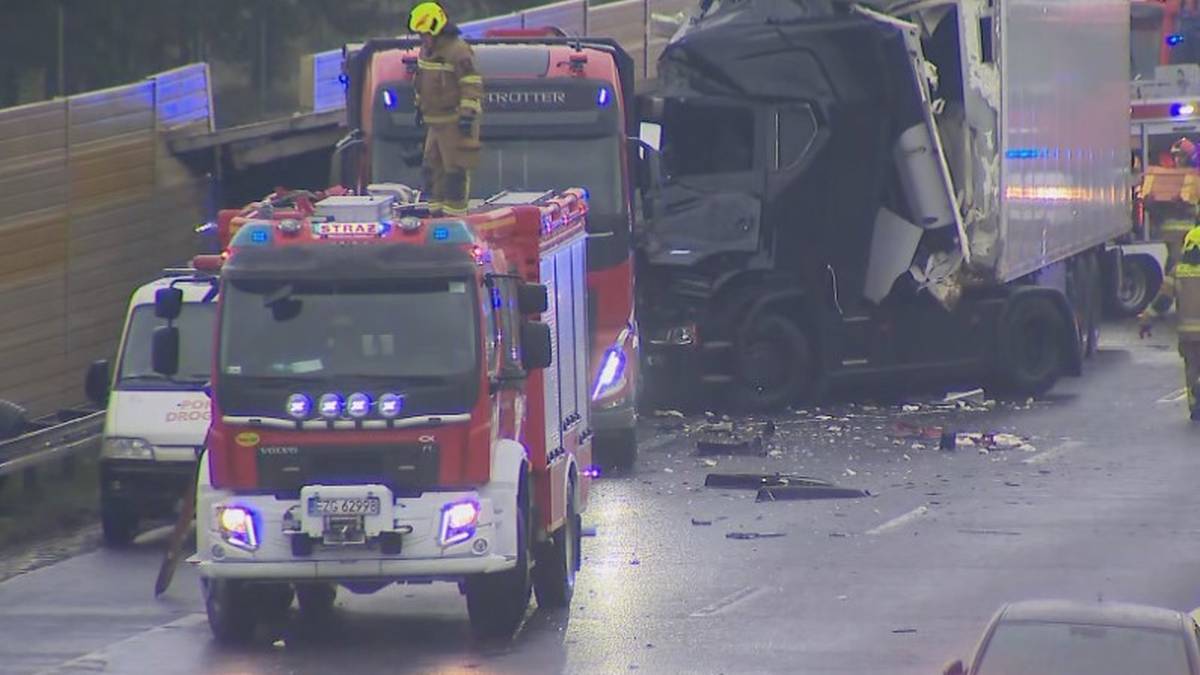 Śmiertelny wypadek na autostradzie. Trwa akcja służb