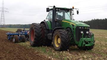 2024-04-17 Niemiec wyjechał traktorem w niedzielę. Sąsiedzi donieśli na policję