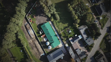 Zamieszkali na wsi, pozwali rolnika za odór z chlewni. Sąd nałożył potężną karę