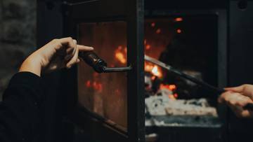 Jesień z dymem i mandatem? To absolutnie nie może trafić do kominka