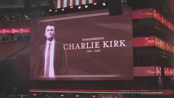 Pełny stadion i tysiące ludzi przed nim. Ameryka żegna aktywistę Charliego Kirka