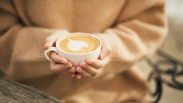 Kawa na pusty żołądek szkodzi? To zależy od tej jednej rzeczy