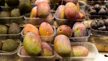 Pyszny i zdrowy owoc składa się z owadów. Polacy się nim zajadają