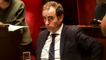 Ważą się losy francuskiego rządu. Są wyniki głosowania