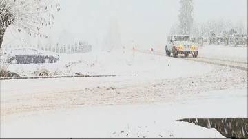 Zima zaatakowała w południowej Polsce, paraliż na drogach. "Wszystko stoi"