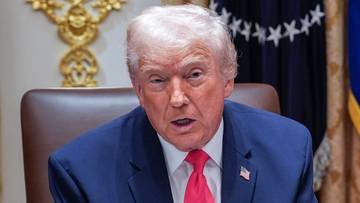 Trump krytycznie o pomocy finansowej dla Ukrainy. "Miliardy dolarów jak cukierki"