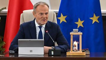 Donald Tusk chwali się niską ceną paliwa. Demagog: To manipulacja