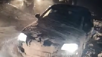 Armagedon na drodze. Auta utknęły w zaspach