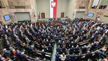 Wiodącym partiom spada poparcie. Ugrupowanie Grzegorza Brauna rośnie w siłę. Nowy sondaż