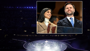 Senator USA J.D. Vance z żoną na trybunach podczas zawod&oacute;w hokejowych.