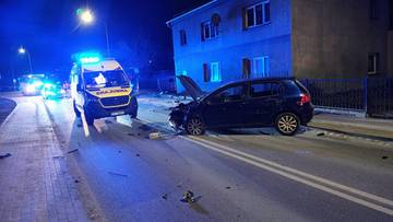 Samochód wjechał w pieszych. Nie żyje jedna osoba