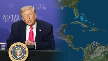 Donald Trump, były prezydent USA, siedzący przy stole z emblematem prezydenta Stan&oacute;w Zjednoczonych.