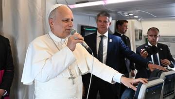 Papież Leon XIV odpowiada Trumpowi. "Nie jest w moim interesie"